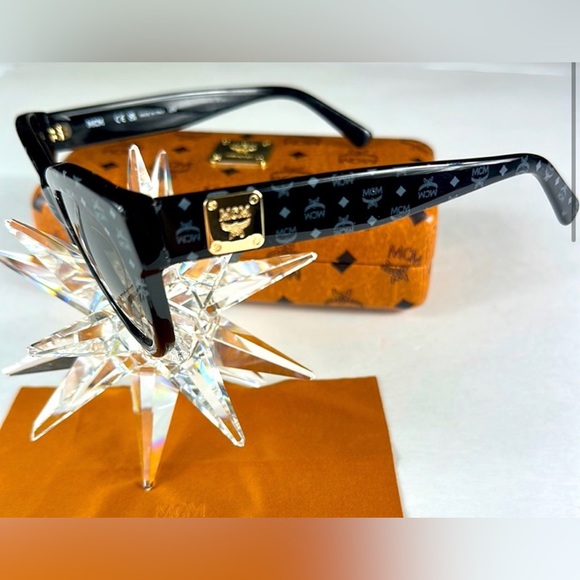 Sunglasses - Picture 4 of 7